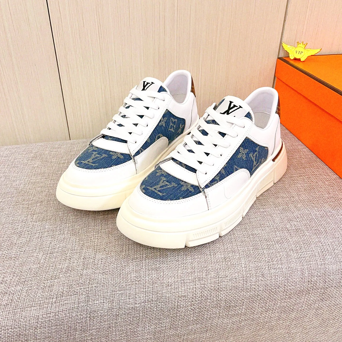 🚘🚘Factory batch 420 men's shoes💰[LV]🔥Louis Vuitton high-end men's shoes brand official website 1:1 latest masterpiece: the upper is made of Italian imported first-layer cowhide with a comfortable and breathable lining➕original non-slip and wear-resistant outsole🔥, making walking more convenient and comfortable! An exclusive new model, a stunning work, a beautiful 1:1 replica [color] compared to the official quality! Create a fashionable personality to set off your uniqueness! A must-have for trendy men! Classic 🔥Size: 38-44 Color: 🔥 2⃣️colors available🔥.